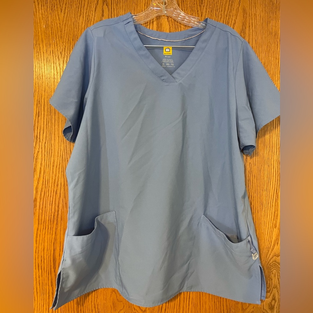 WonderWink blue scrub top size XL